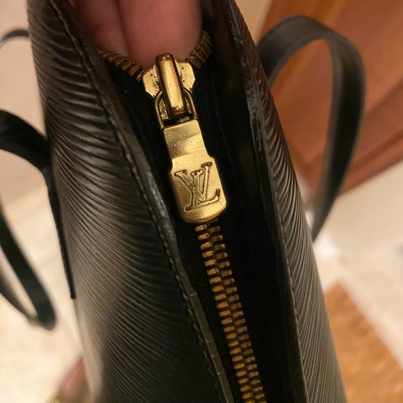 Louis Vuitton Lussac Epi Leather Shoulder Bag - Picture 14 of 16
